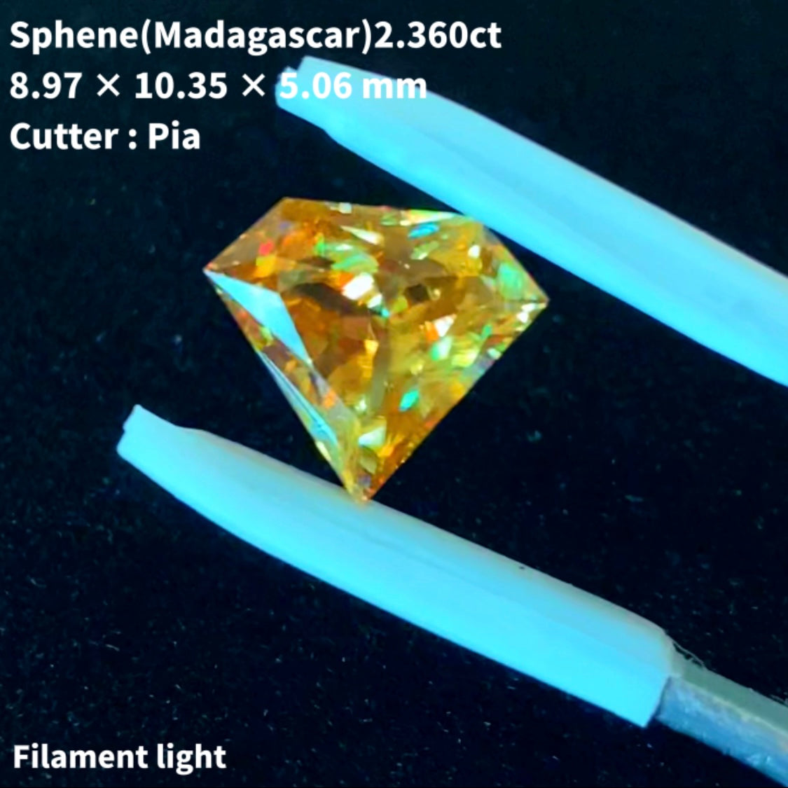 ハッとする明るいゴールドの宝石形★マダガスカル産スフェーン 2.360ct