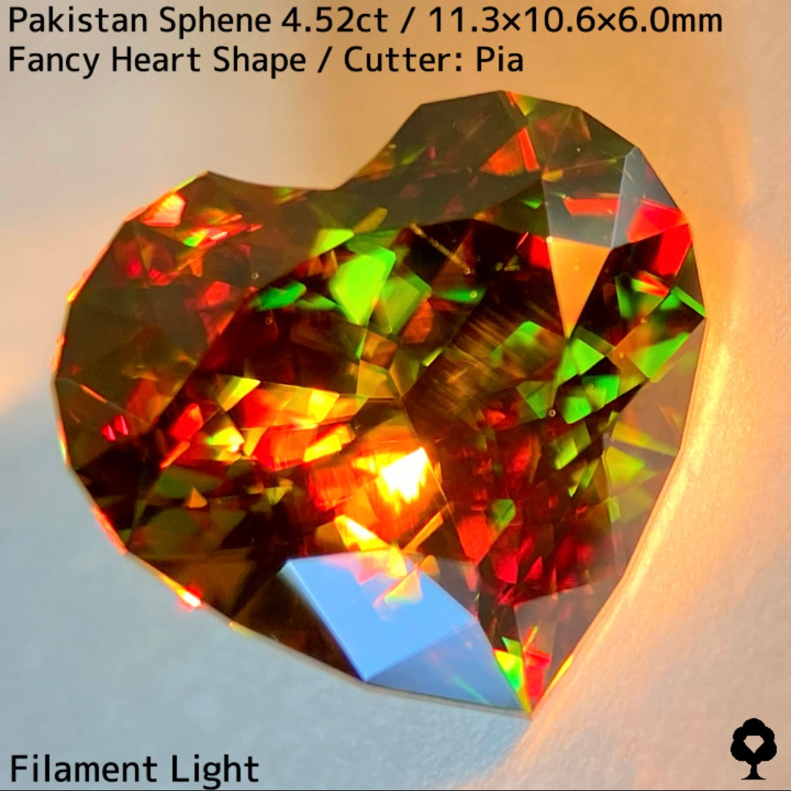パキスタン産スフェーン4.521ct★彩度高い濃色グリーンから赤いファイアーが弾ける