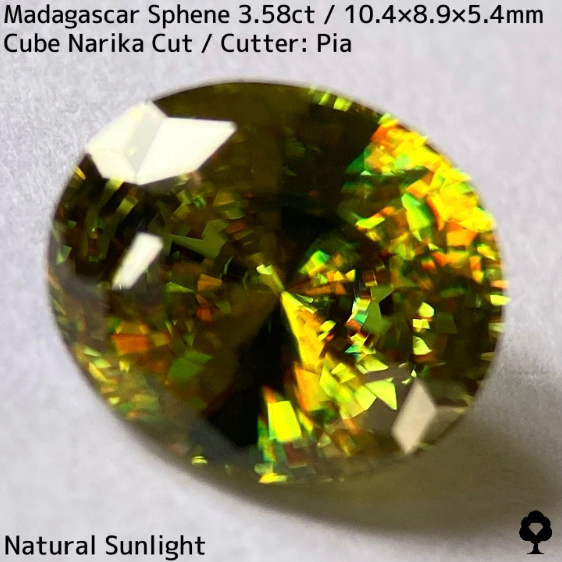 グリーンとイエローゴールド混ざる美色で超美結晶の完成度最高オーバルナリカーカット★マダガスカル産スフェーン3.589ct