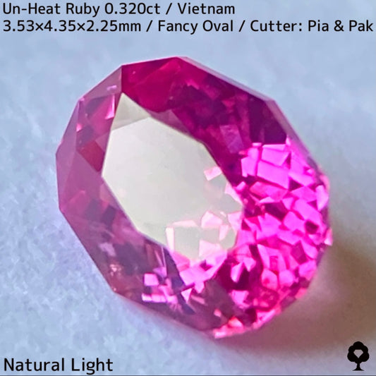 ベトナム産非加熱ルビー0.320ct★ネオンピンクの煌めき溢れる花咲くファンシーオーバル