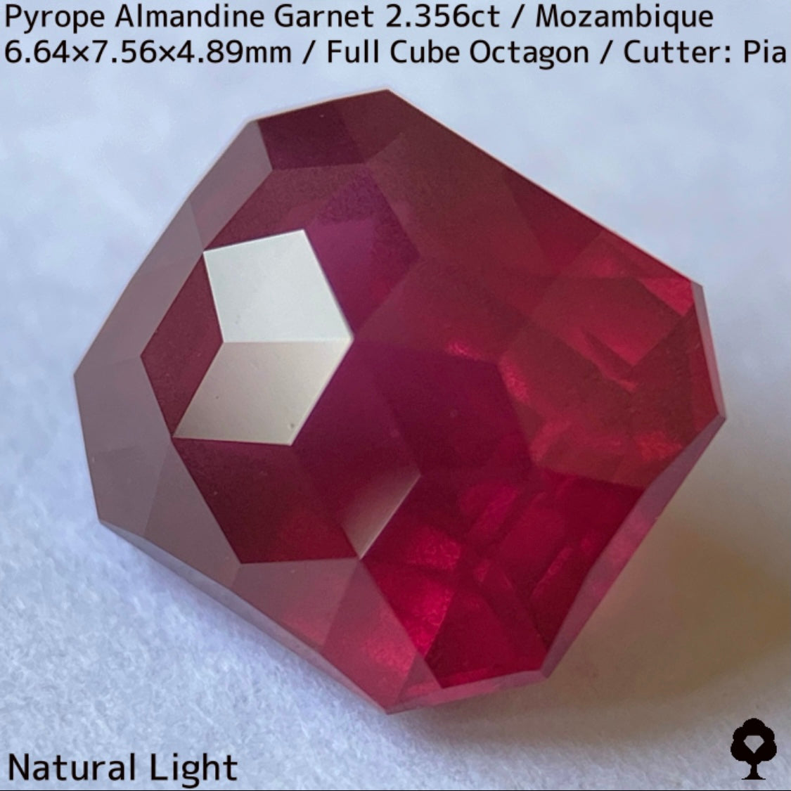 パイロープアルマンディンガーネット2.356ct★大人の味わい感じるシルキーロードライトで初のフルキューブオクタゴン