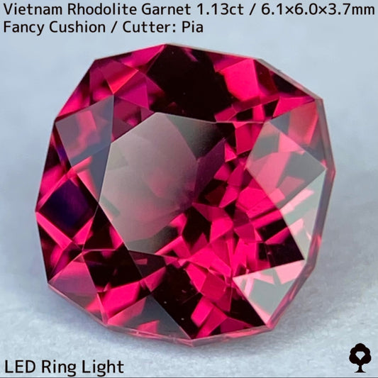 ベトナム産ロードライトガーネット1.13ct★オレンジ混じりのピンクの煌めきがたまらない美結晶ファンシークッション