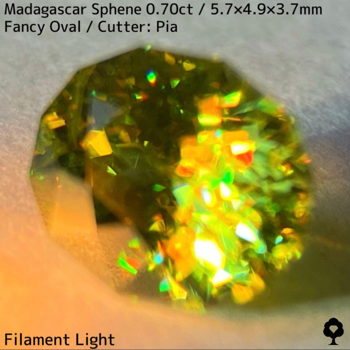 マダガスカルスフェーン0.70ct★明るく鮮やかな希少グリーンの超美結晶から煌めきファイアー止まらない絶品