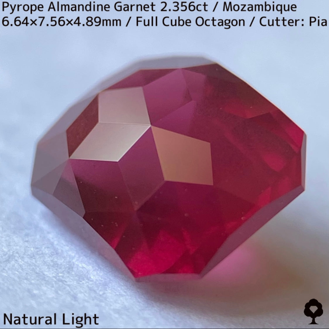 パイロープアルマンディンガーネット2.356ct★大人の味わい感じるシルキーロードライトで初のフルキューブオクタゴン