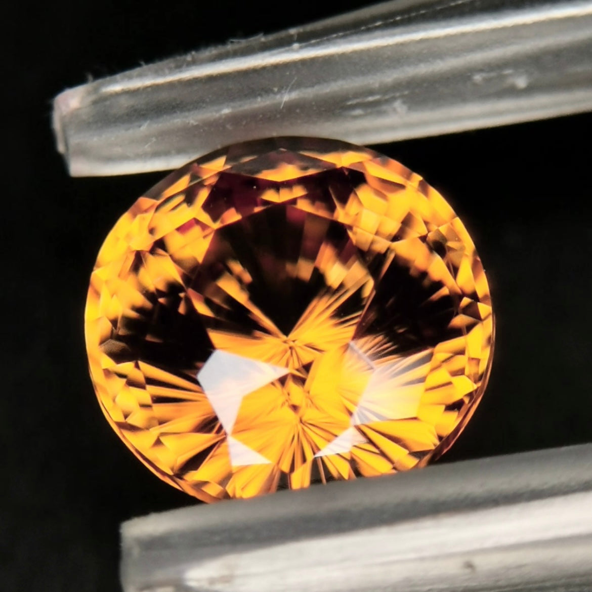 ナリカージルコン、神髄は美しい地色に色溜まり / ジルコン 3.332ct
