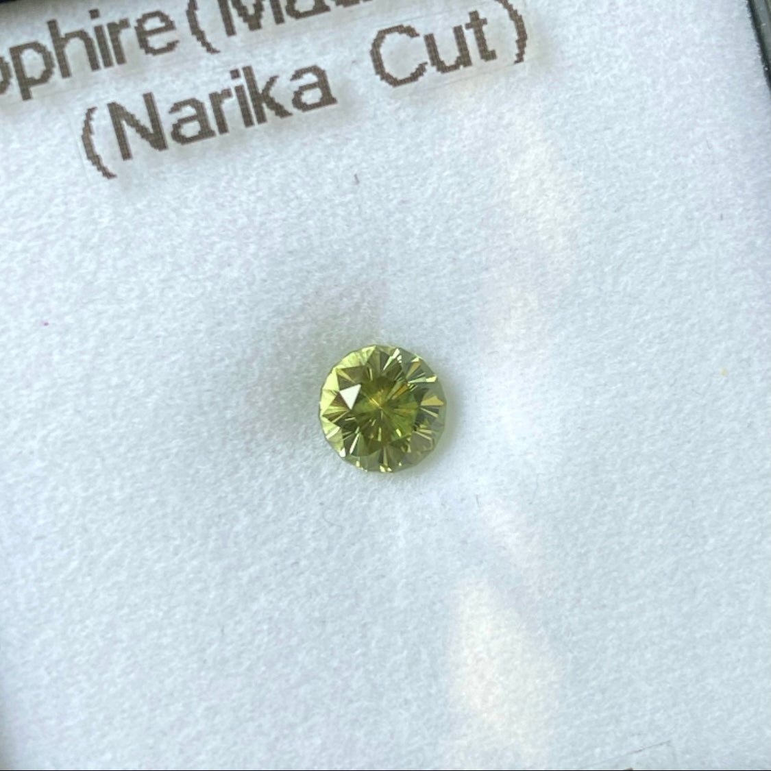 マダガスカル産サファイア1.141ct★春色美グリーンにファイアー煌めくナリカーカット超美結晶1ctアップ