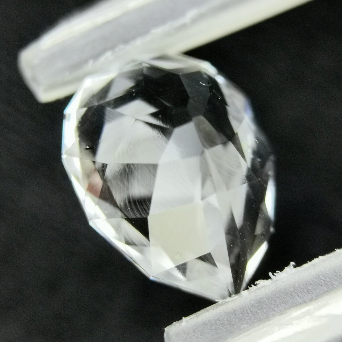 ハンガリー産ハイアライト 0.922ct★ふっくらとしたファンシーペアシェイプの強蛍光