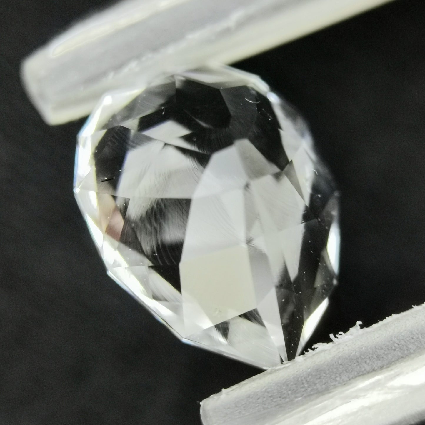 ハンガリー産ハイアライト 0.922ct★ふっくらとしたファンシーペアシェイプの強蛍光
