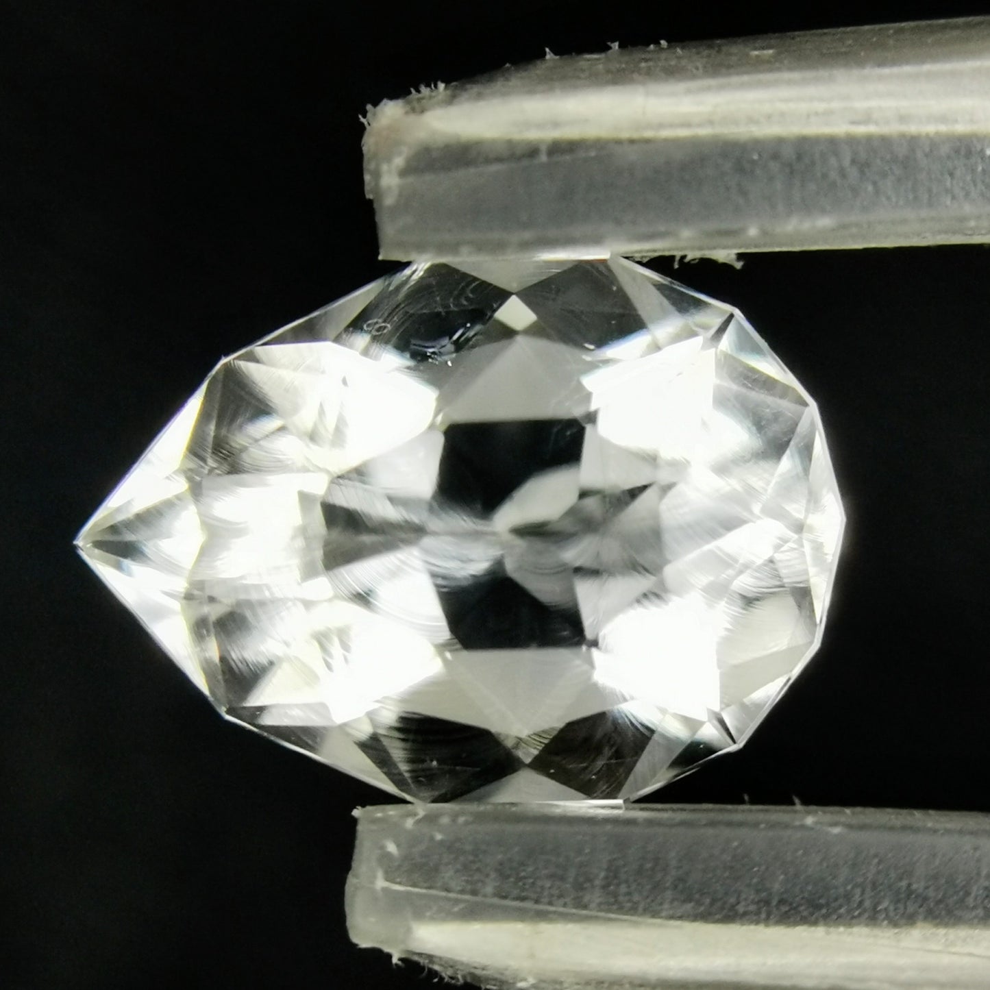 ハンガリー産ハイアライト 0.922ct★ふっくらとしたファンシーペアシェイプの強蛍光
