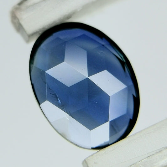 非加熱グリニッシュブルーサファイア 0.678ct★キューブカットとカラーバンド楽しめる台座型カットのケニア産