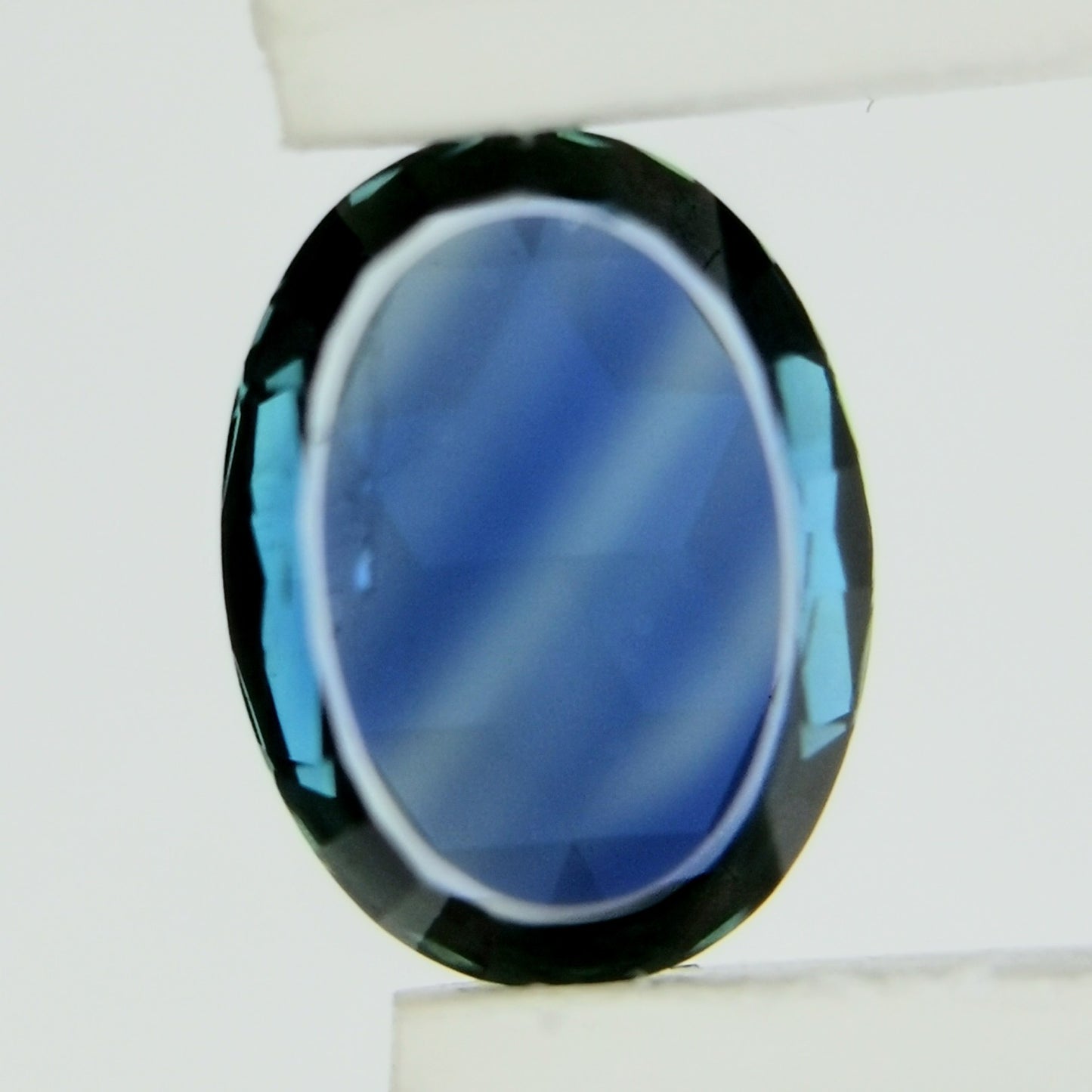 非加熱グリニッシュブルーサファイア 0.678ct★キューブカットとカラーバンド楽しめる台座型カットのケニア産