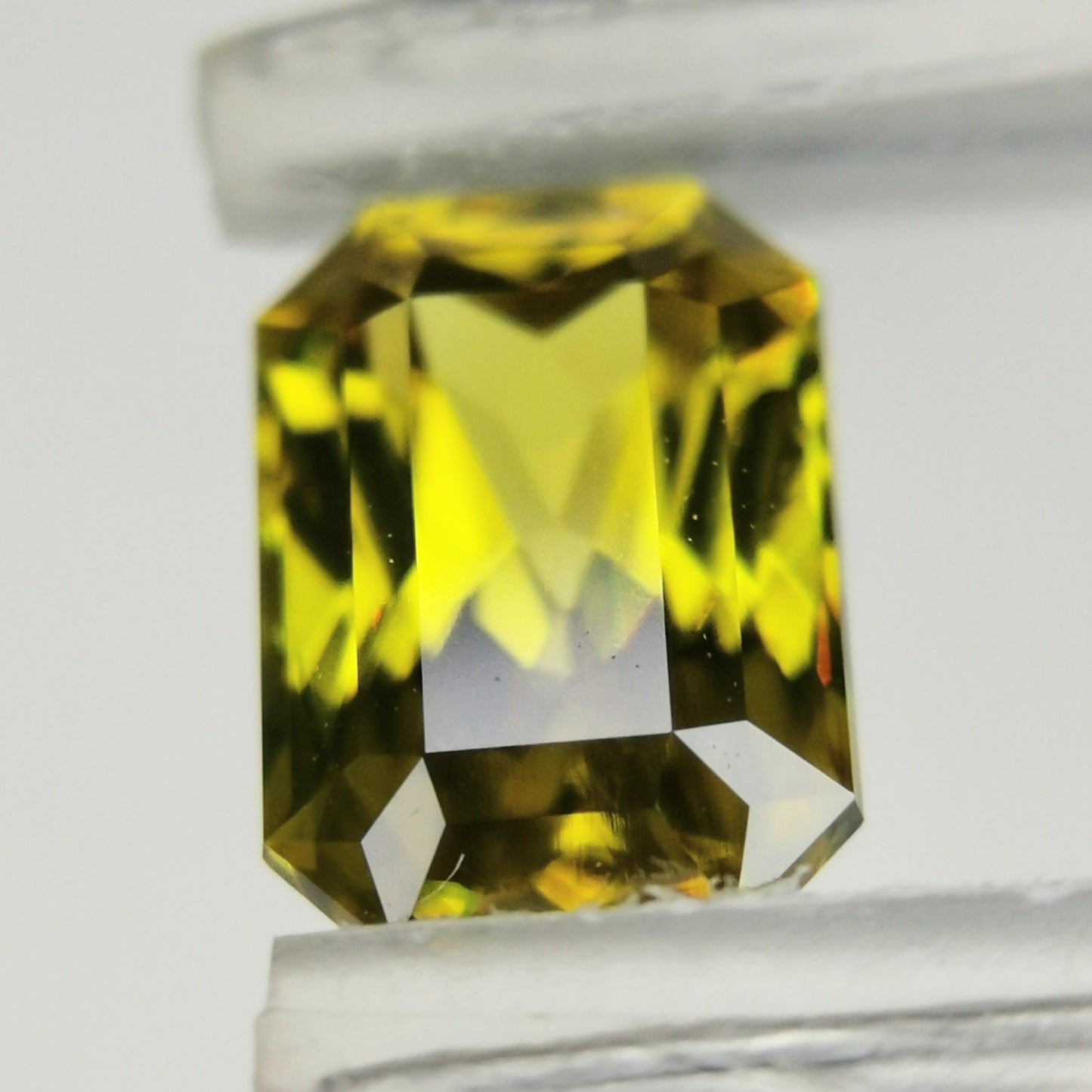 マダガスカル産スフェーン 0.94ct★煌めきダブリング凄まじいゴールドの美しい結晶