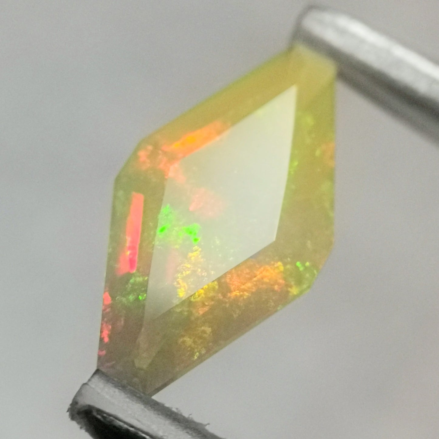 オパール 1.52ct / ゲオマニアカモーン!ゲオちゃんが作る特殊なファセットの組み方のカイトカット