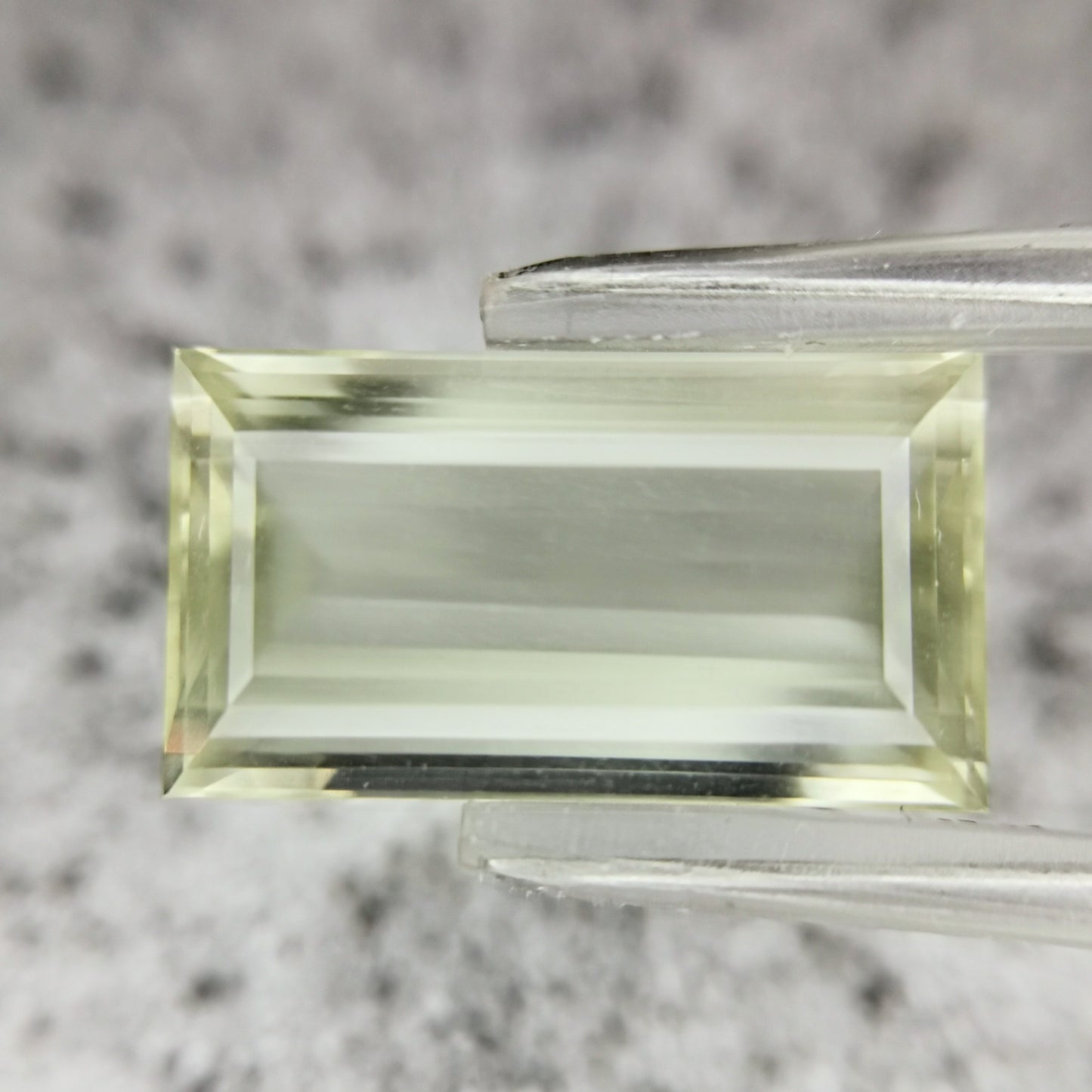 オーソクレース 11.88ct★神殿のような神聖な雰囲気と10ctアップのド迫力ステップカット