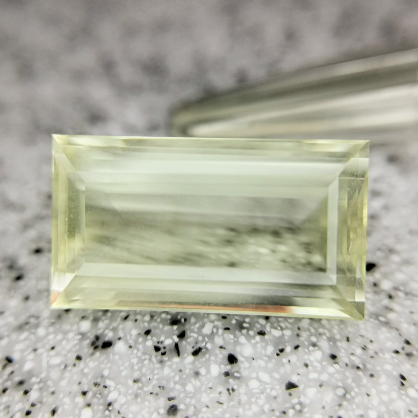 オーソクレース 11.88ct★神殿のような神聖な雰囲気と10ctアップのド迫力ステップカット