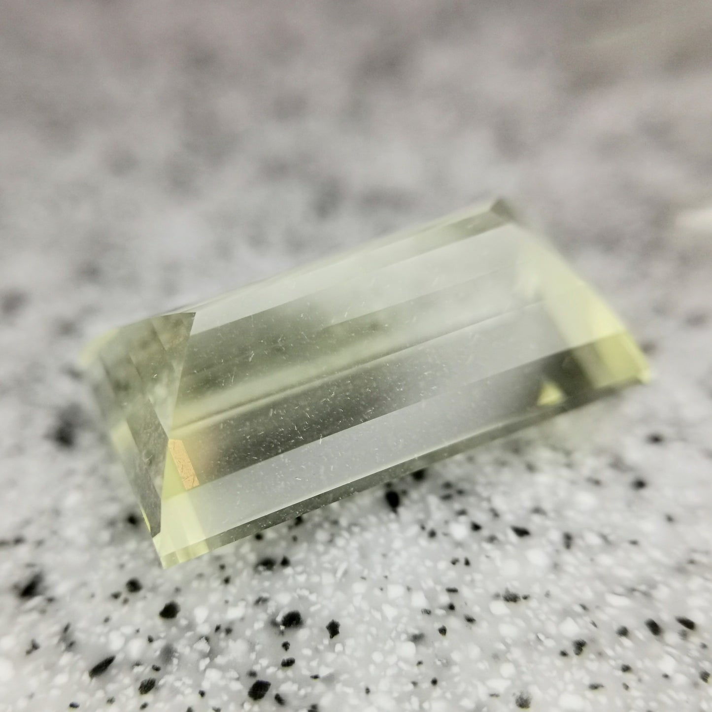 オーソクレース 11.88ct★神殿のような神聖な雰囲気と10ctアップのド迫力ステップカット