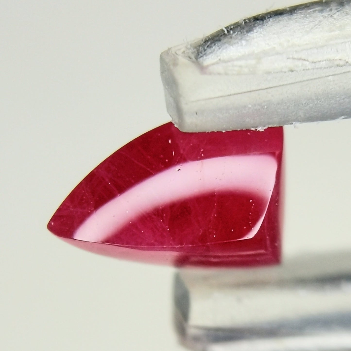 ビルマ産ルビー 0.455ct★強蛍光の可愛いトンガリシュガーローフ