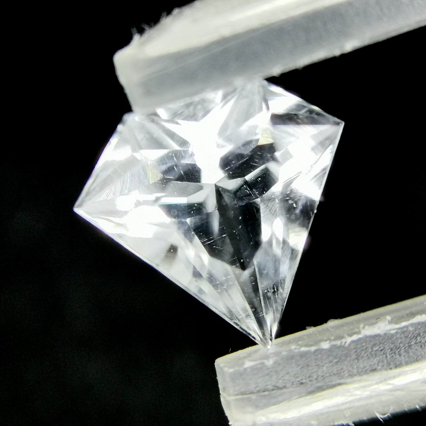 ハイアライトオパール 0.455ct★希少な結晶を贅沢な宝石形に仕上げた逸品★日独産地証明付き