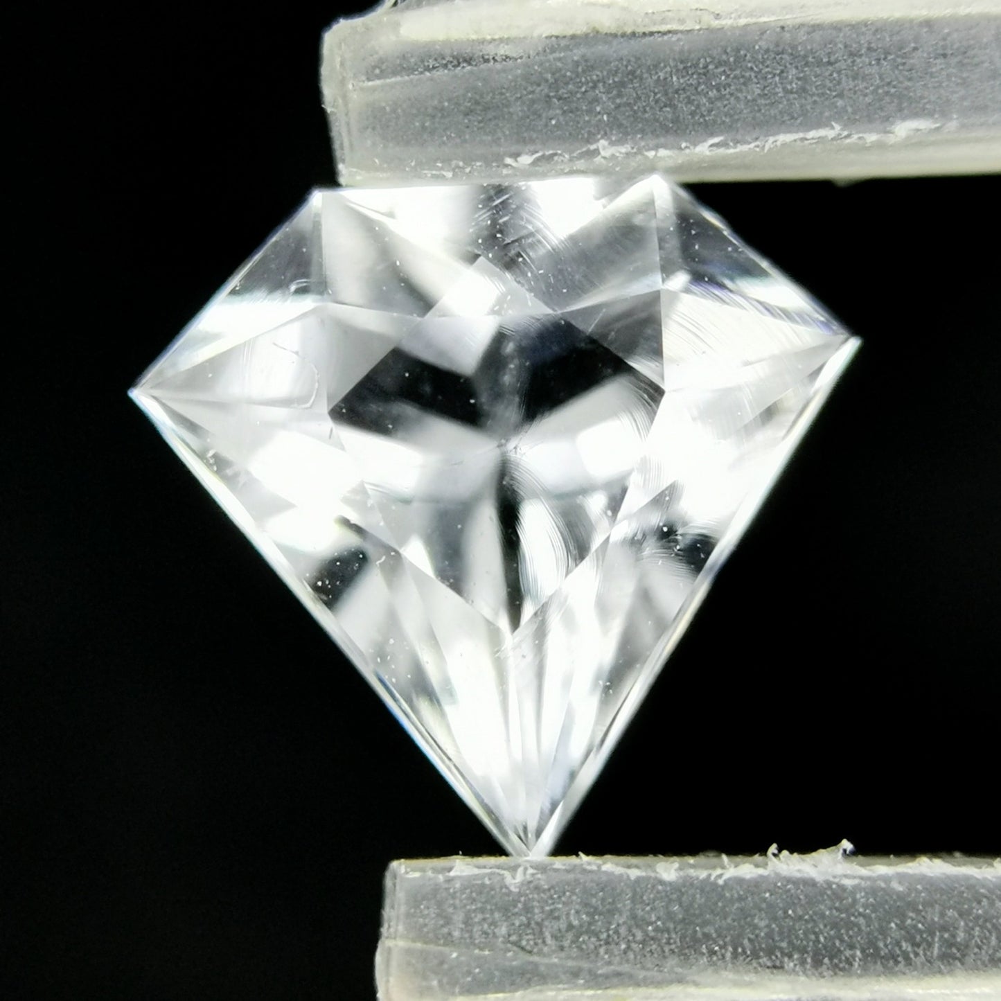 ハイアライトオパール 0.455ct★希少な結晶を贅沢な宝石形に仕上げた逸品★日独産地証明付き