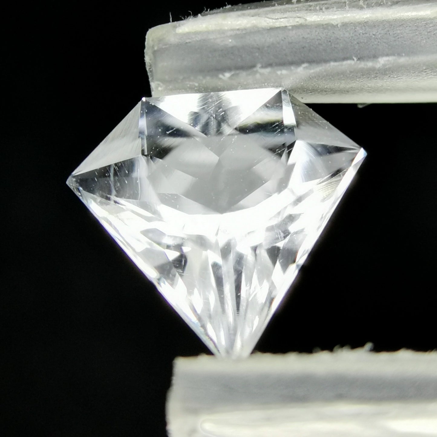 ハイアライトオパール 0.455ct★希少な結晶を贅沢な宝石形に仕上げた逸品★日独産地証明付き
