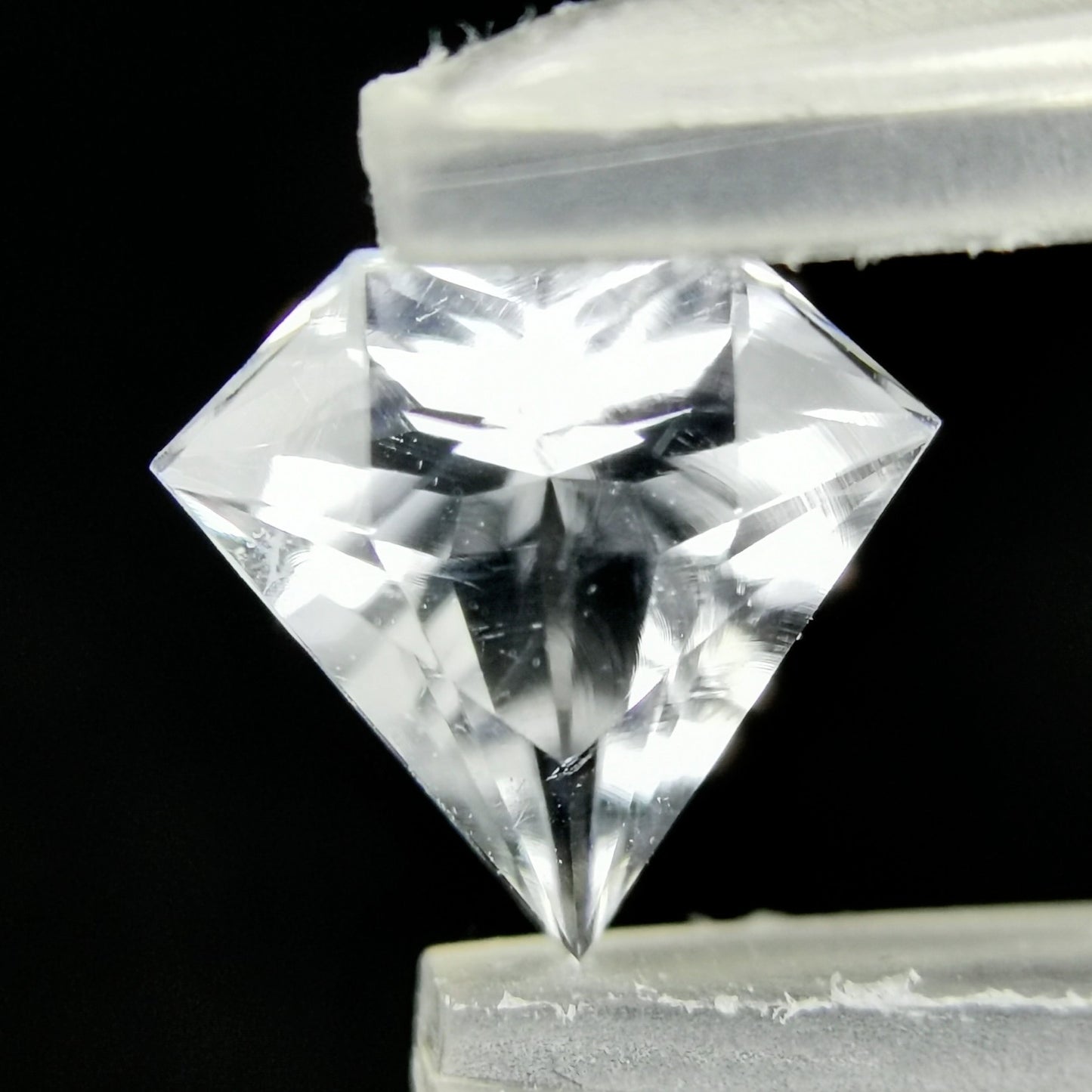 ハイアライトオパール 0.455ct★希少な結晶を贅沢な宝石形に仕上げた逸品★日独産地証明付き