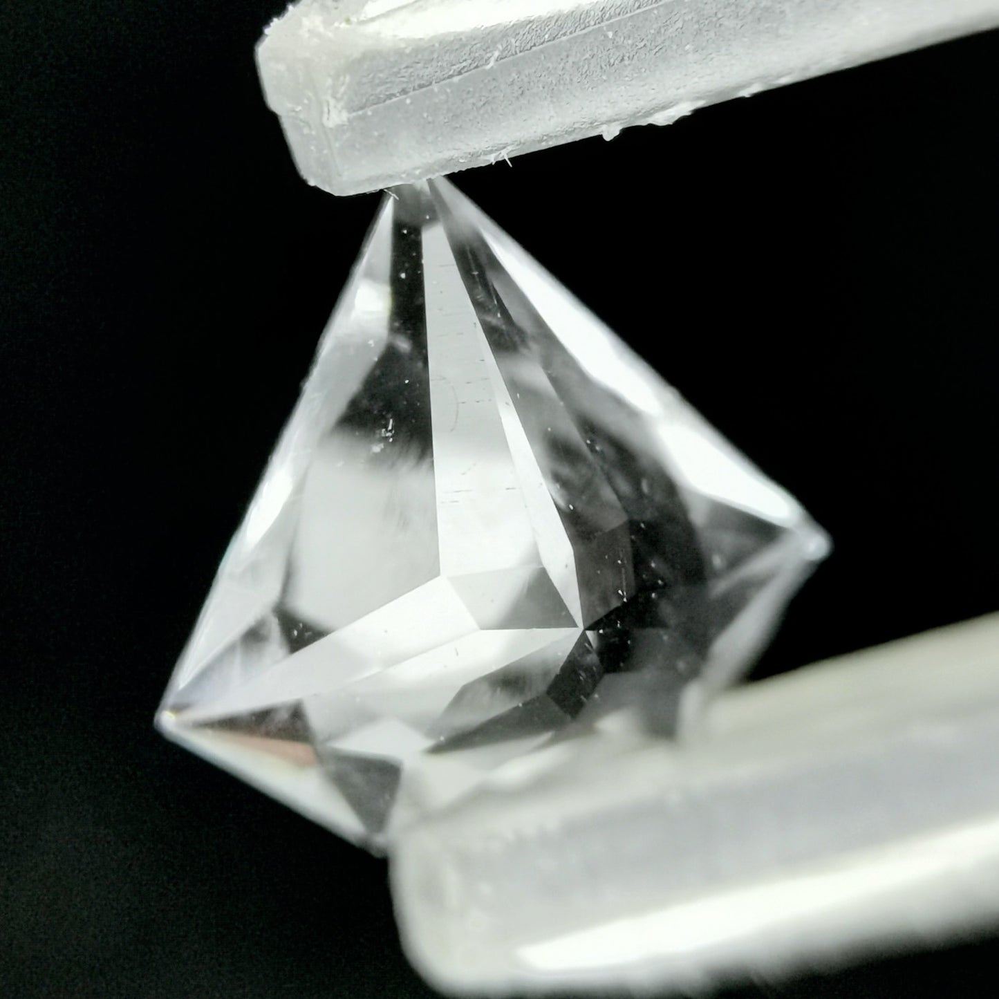 ハイアライトオパール 0.455ct★希少な結晶を贅沢な宝石形に仕上げた逸品★日独産地証明付き