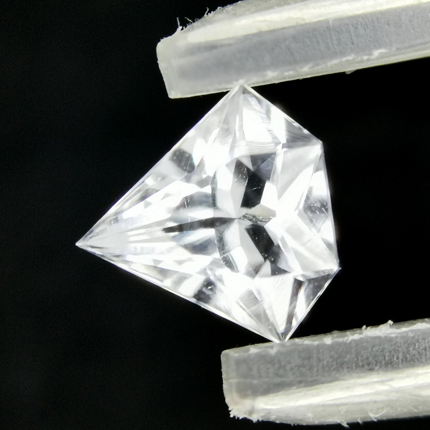 ハイアライトオパール 0.455ct★希少な結晶を贅沢な宝石形に仕上げた逸品★日独産地証明付き