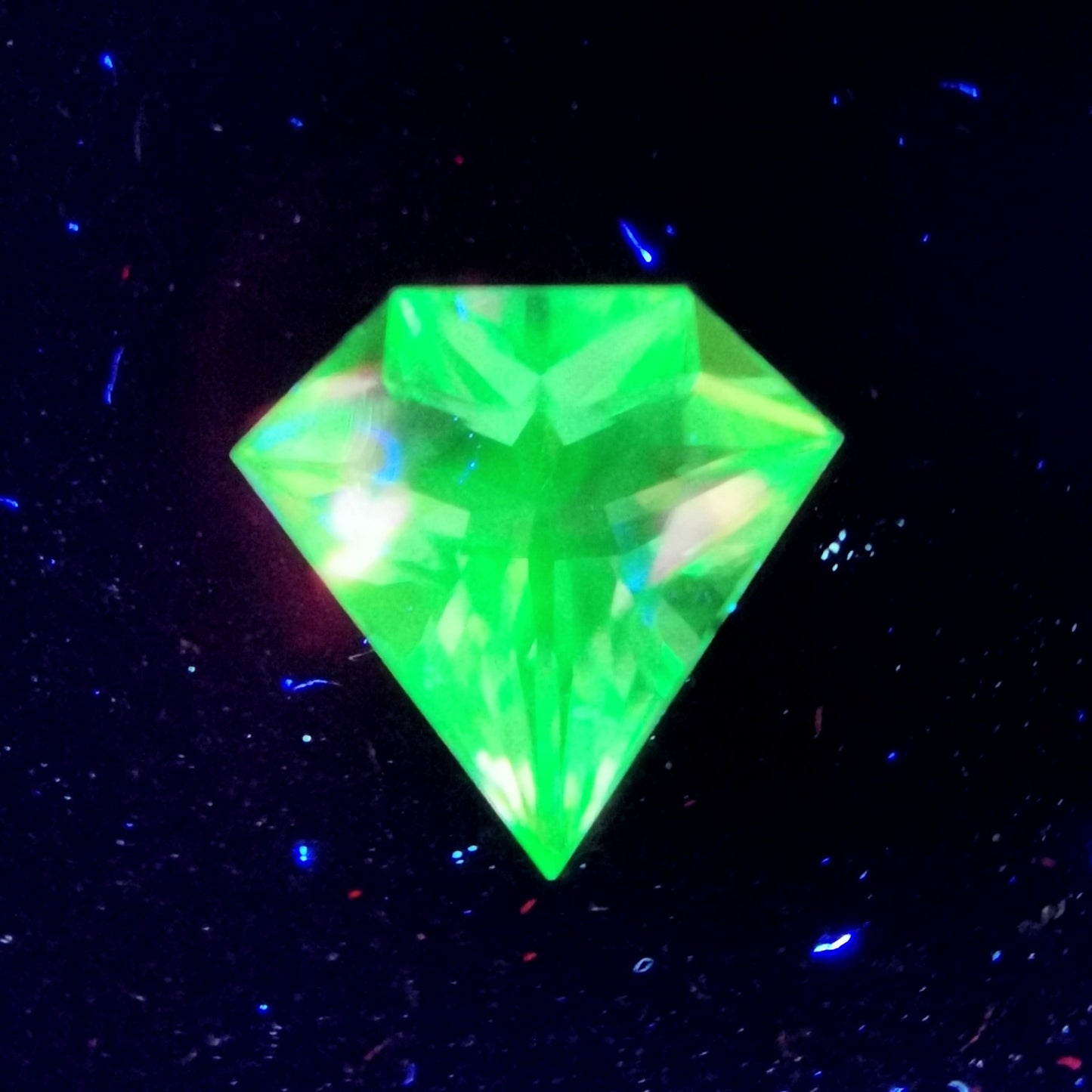 ハイアライトオパール 0.455ct★希少な結晶を贅沢な宝石形に仕上げた逸品★日独産地証明付き