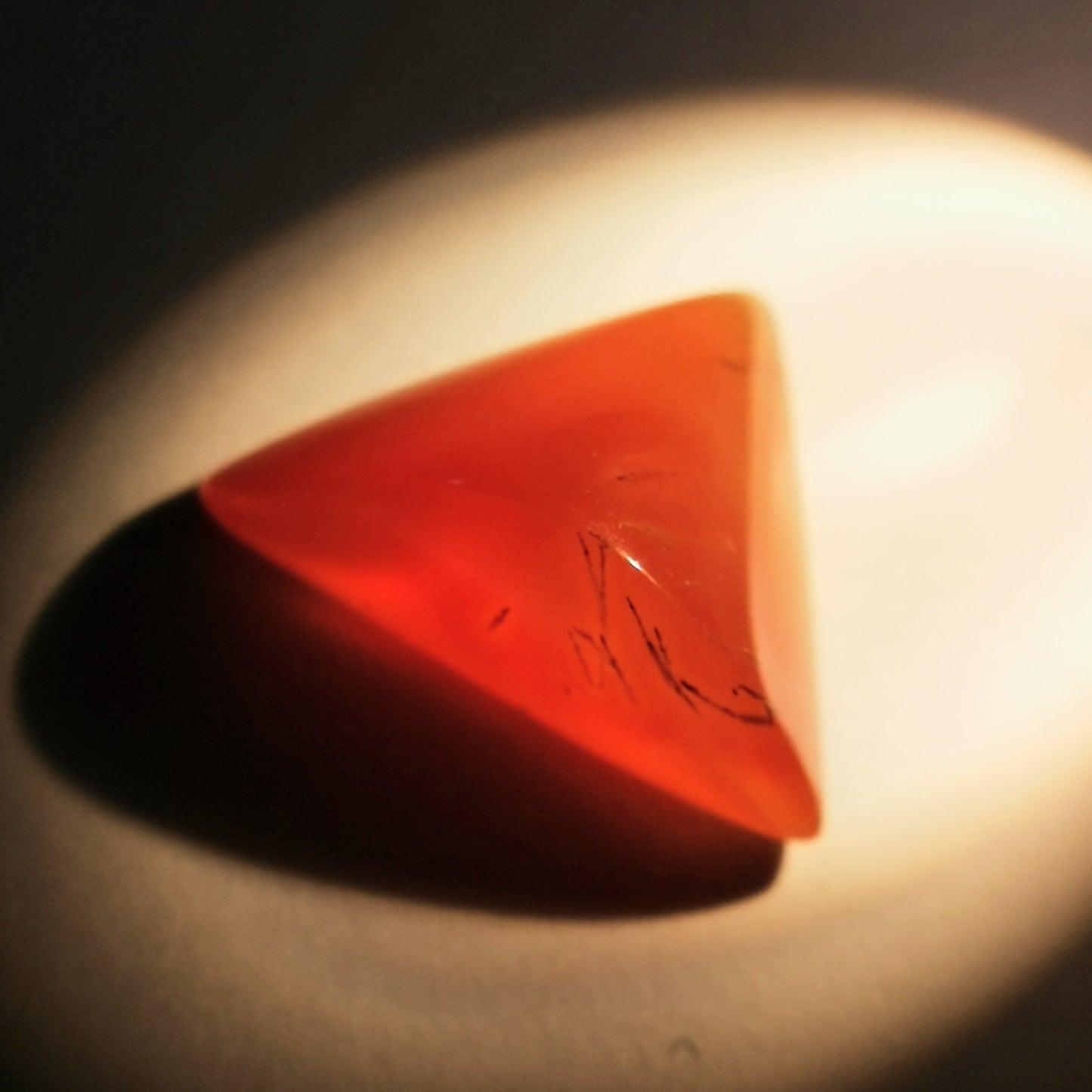 カーネリアン 2.30ct / 【紅玉髄 残り僅か】樹状インクルみたいなのが入った面白い一石