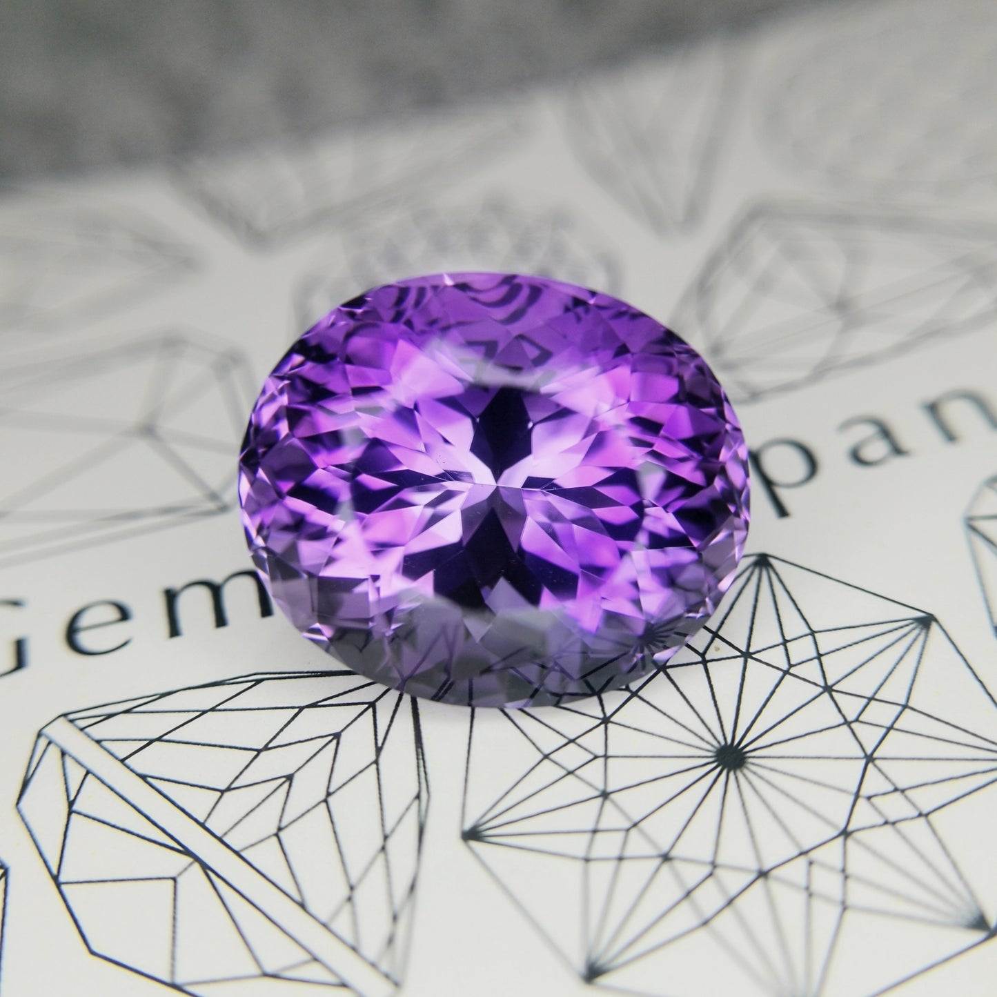 アメジスト11.23ct★色の濃淡と細やかなカットが花咲く希少ゲオちゃん作品キューブ
