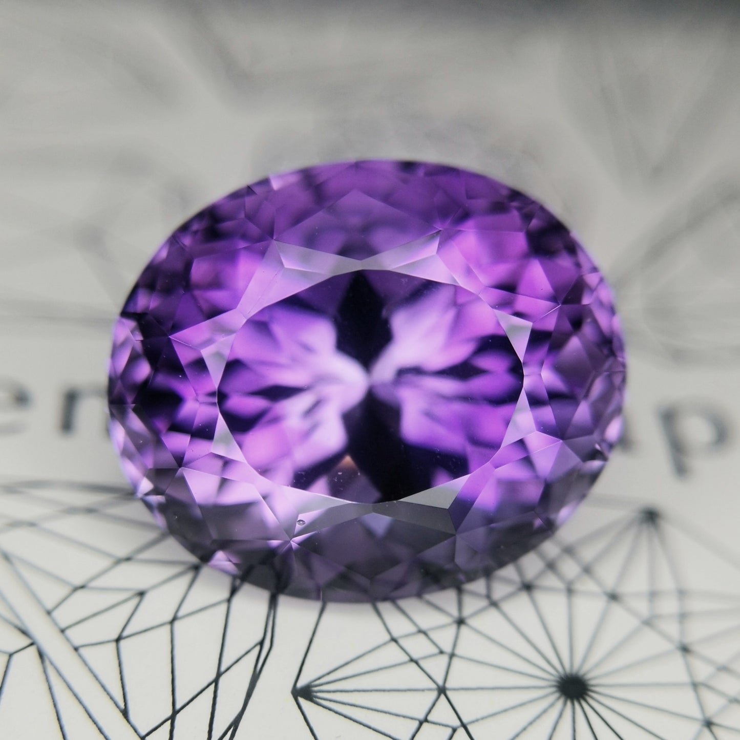 アメジスト11.23ct★色の濃淡と細やかなカットが花咲く希少ゲオちゃん作品キューブ