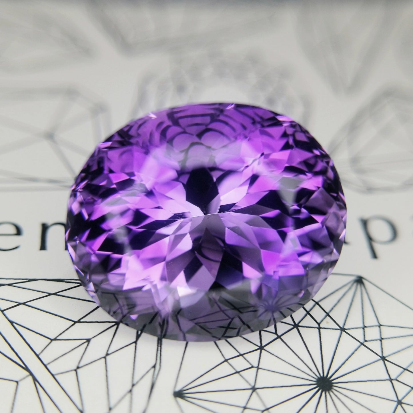 アメジスト11.23ct★色の濃淡と細やかなカットが花咲く希少ゲオちゃん作品キューブ
