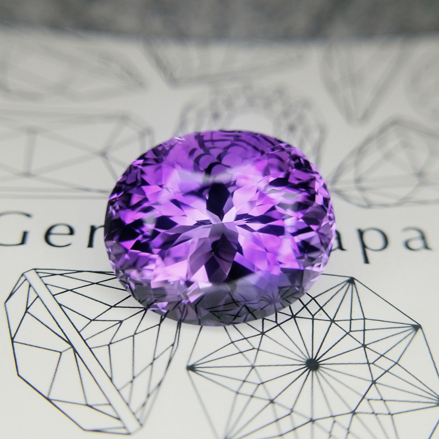 アメジスト11.23ct★色の濃淡と細やかなカットが花咲く希少ゲオちゃん作品キューブ