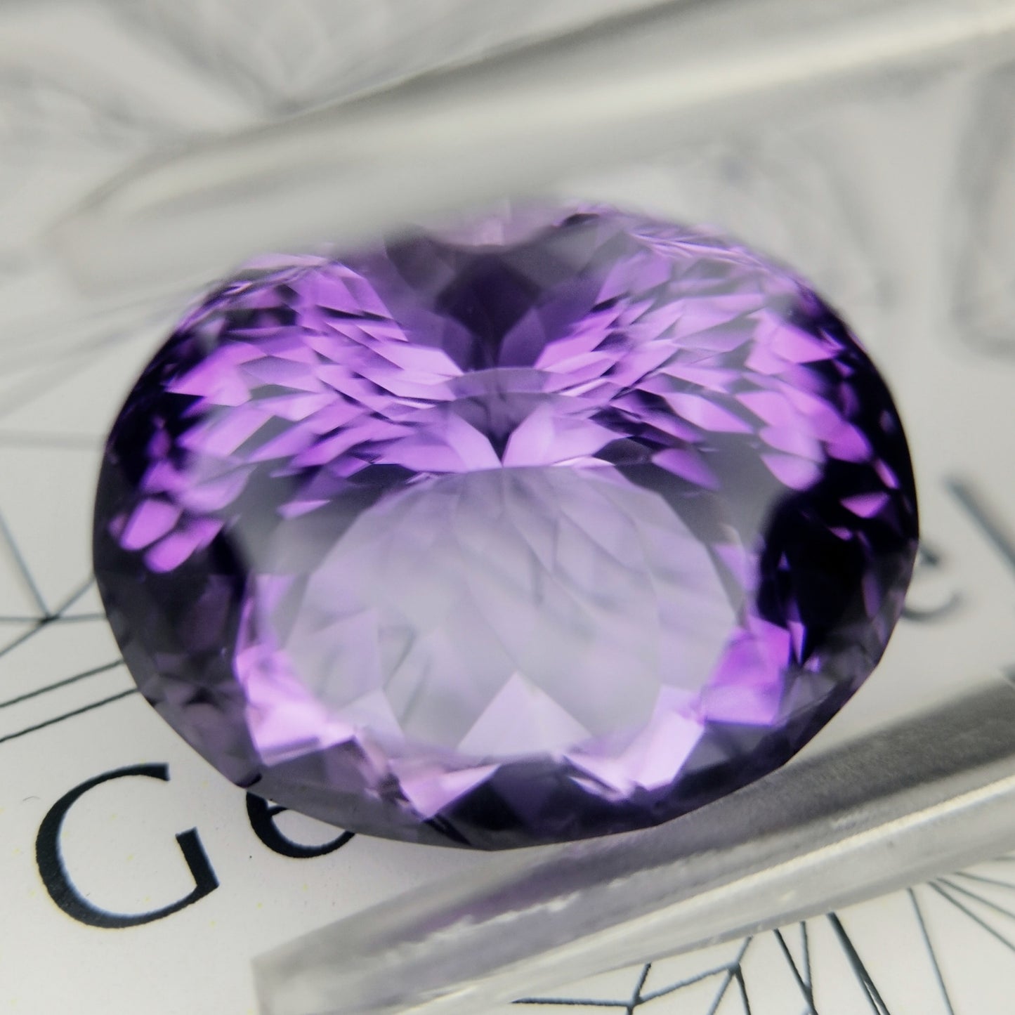 アメジスト11.23ct★色の濃淡と細やかなカットが花咲く希少ゲオちゃん作品キューブ