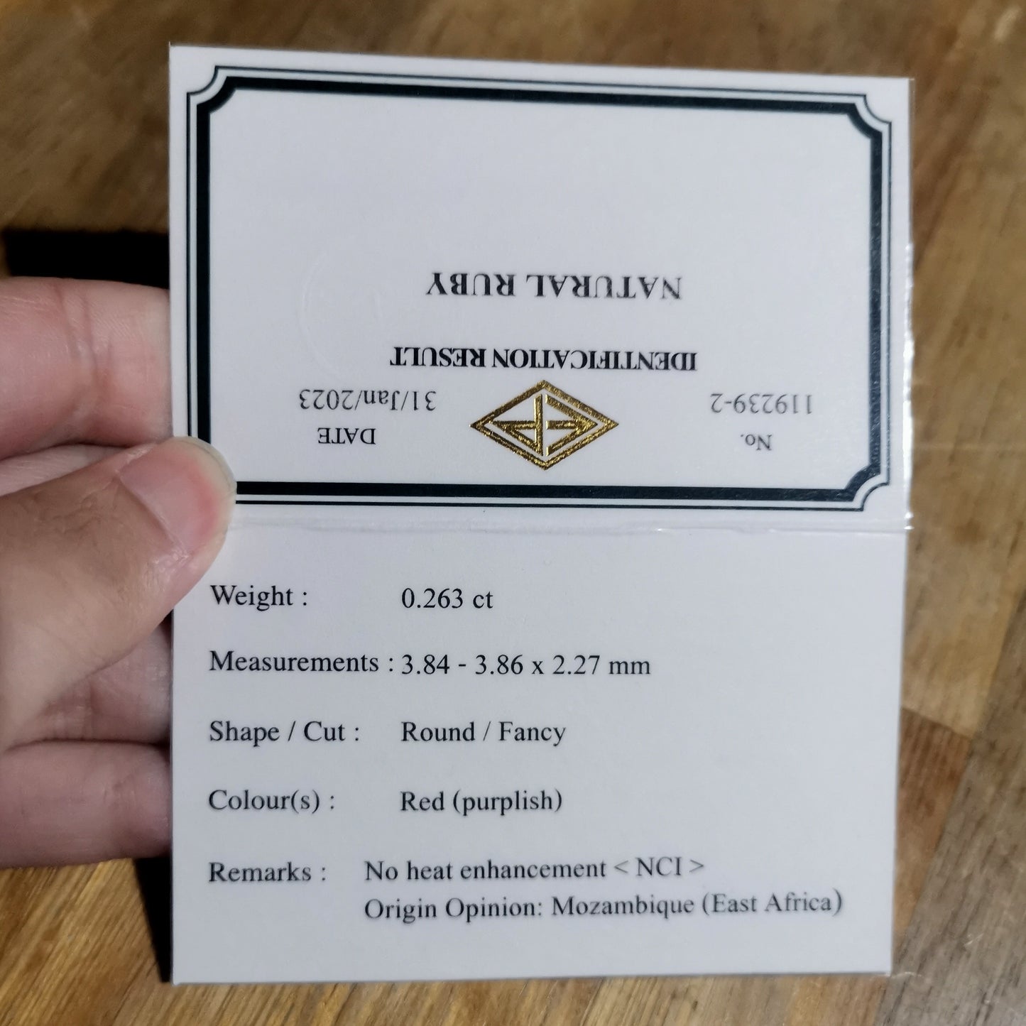 非加熱ルビー0.263ct★花のように柔らかな奥行きある美ピンクに宝石の形浮かぶZBカット