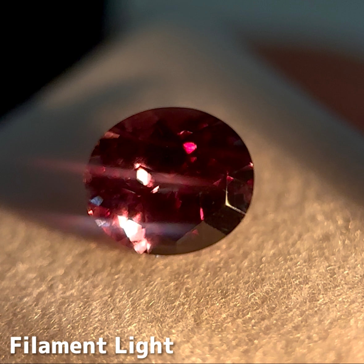 【チャットオークション落札者専用】場所や時間帯によって表情を変える魅惑のベージュピンクフルキューブカット★キューブマラヤガーネット 1.197ct【2ZBご利用可】