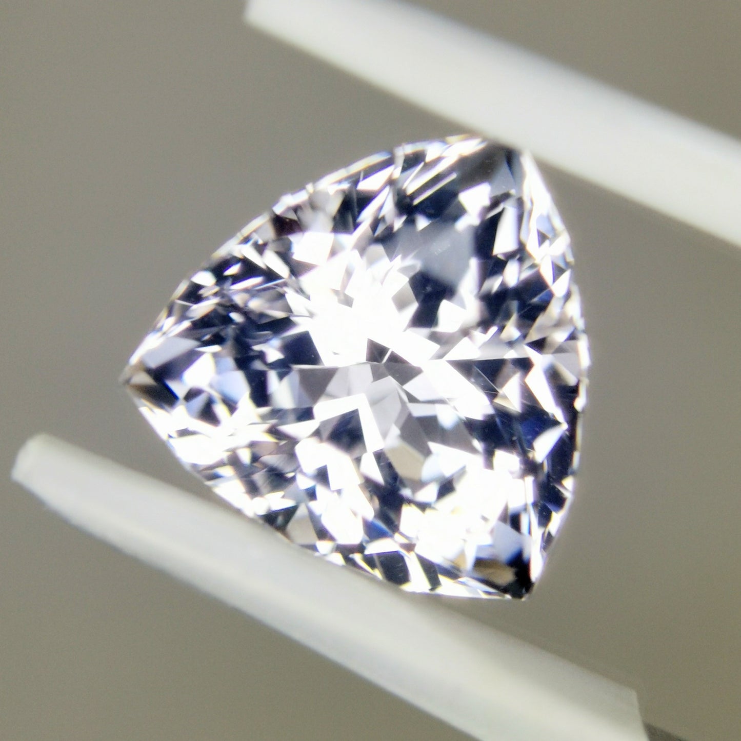 ダンビュライト 6.964ct