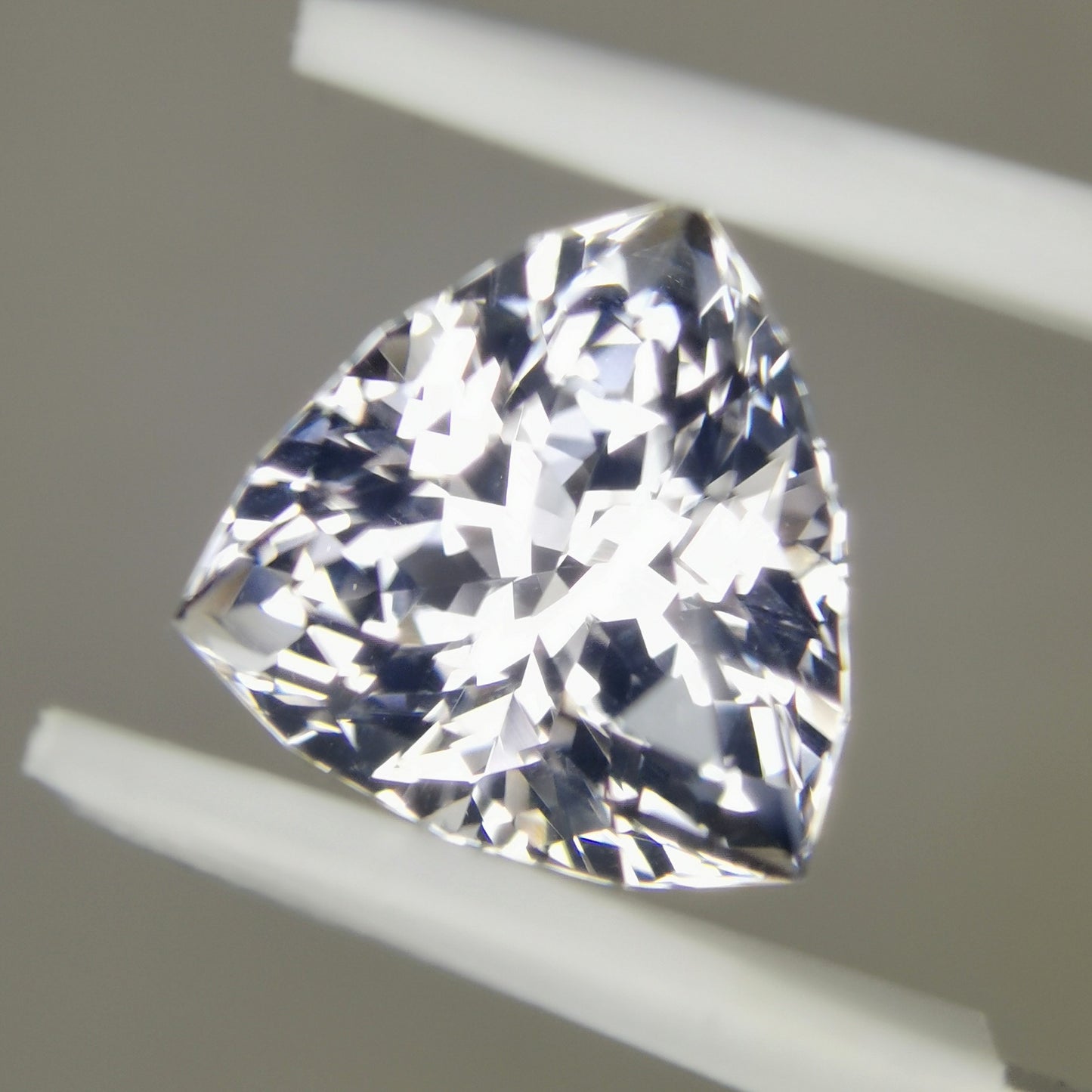 ダンビュライト 6.964ct