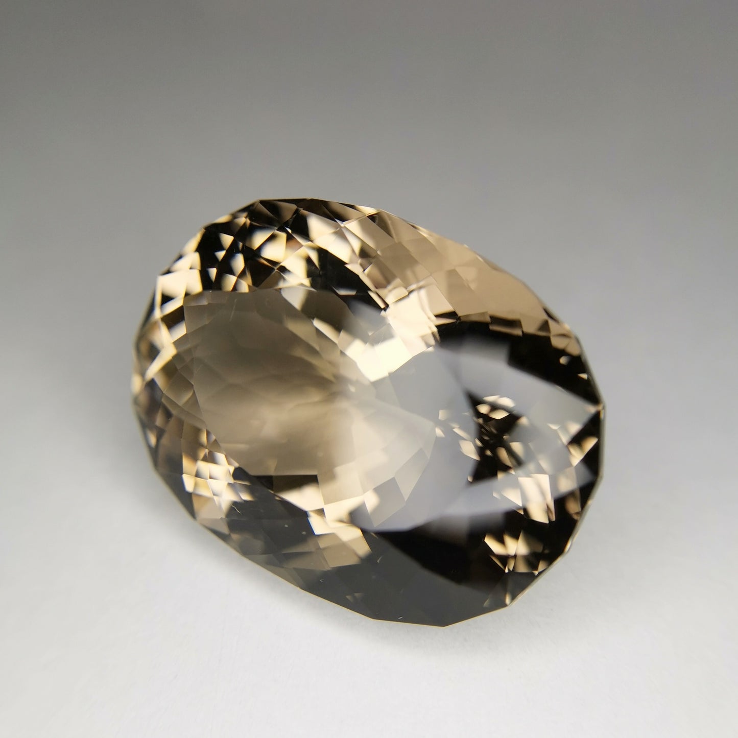 大粒で超細やかな輪郭の透明度高い一石 / スモーキークォーツ 41.80ct