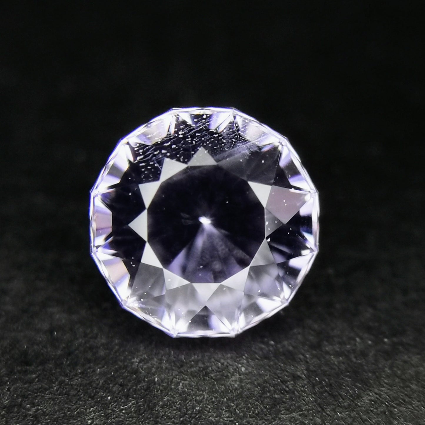 ナリカーカットの横顔も美しい、雰囲気のライトバイオレット / ビルマ産スピネル 0.579ct