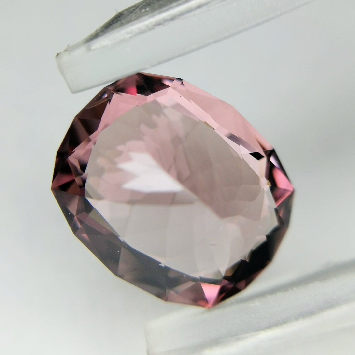 【ご当選者さま専用】マラヤガーネット2.099ct★室内や外などいろんな所でみて欲しい煌めき抜群の大人ピンク美結晶