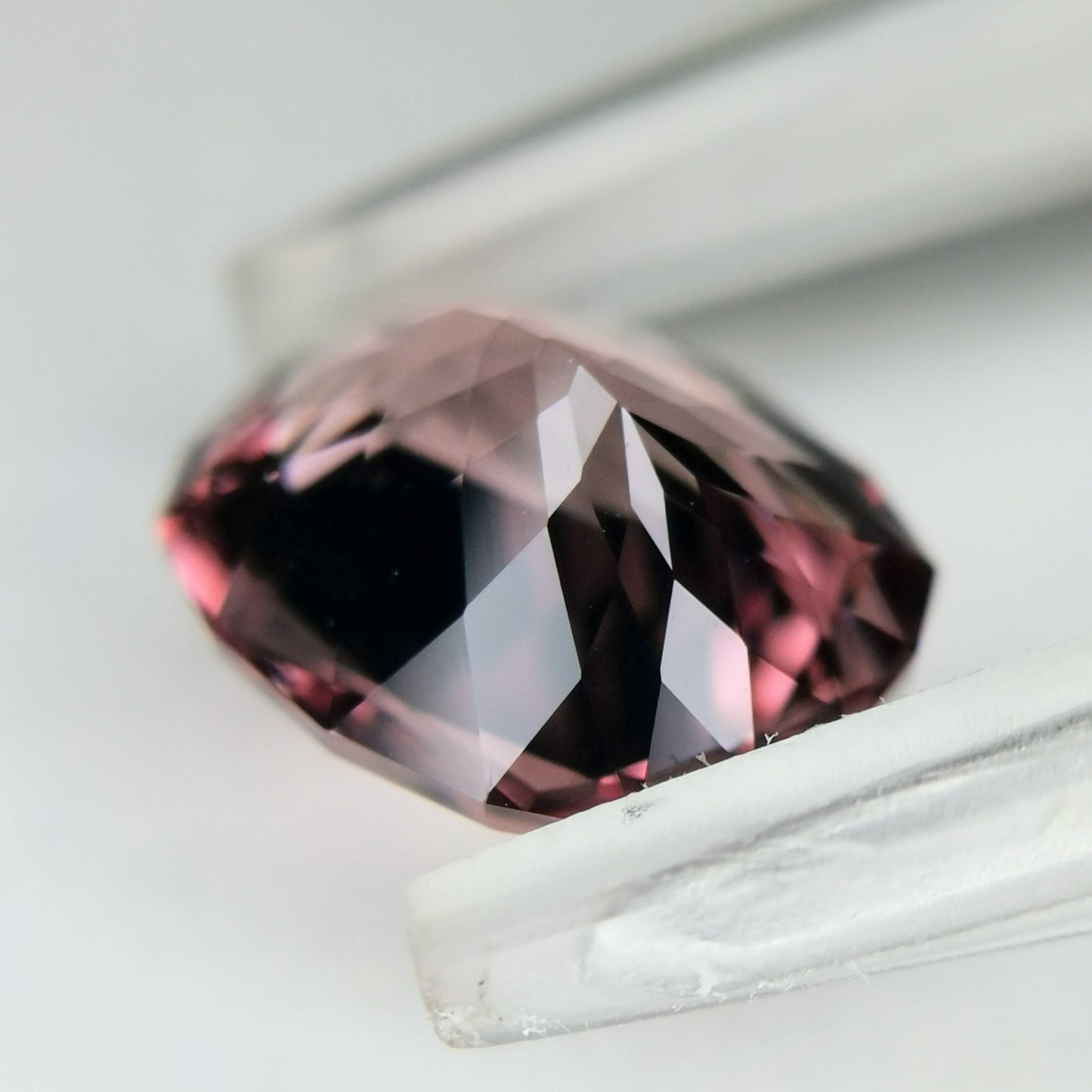 【ご当選者さま専用】マラヤガーネット2.099ct★室内や外などいろんな所でみて欲しい煌めき抜群の大人ピンク美結晶