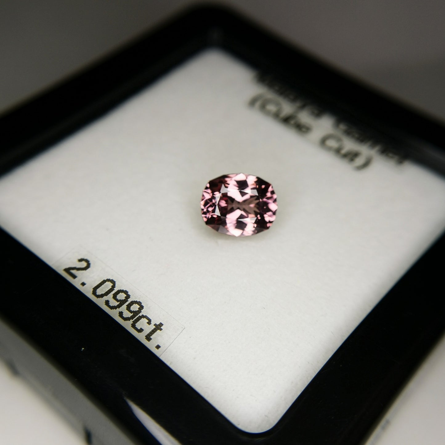 【ご当選者さま専用】マラヤガーネット2.099ct★室内や外などいろんな所でみて欲しい煌めき抜群の大人ピンク美結晶