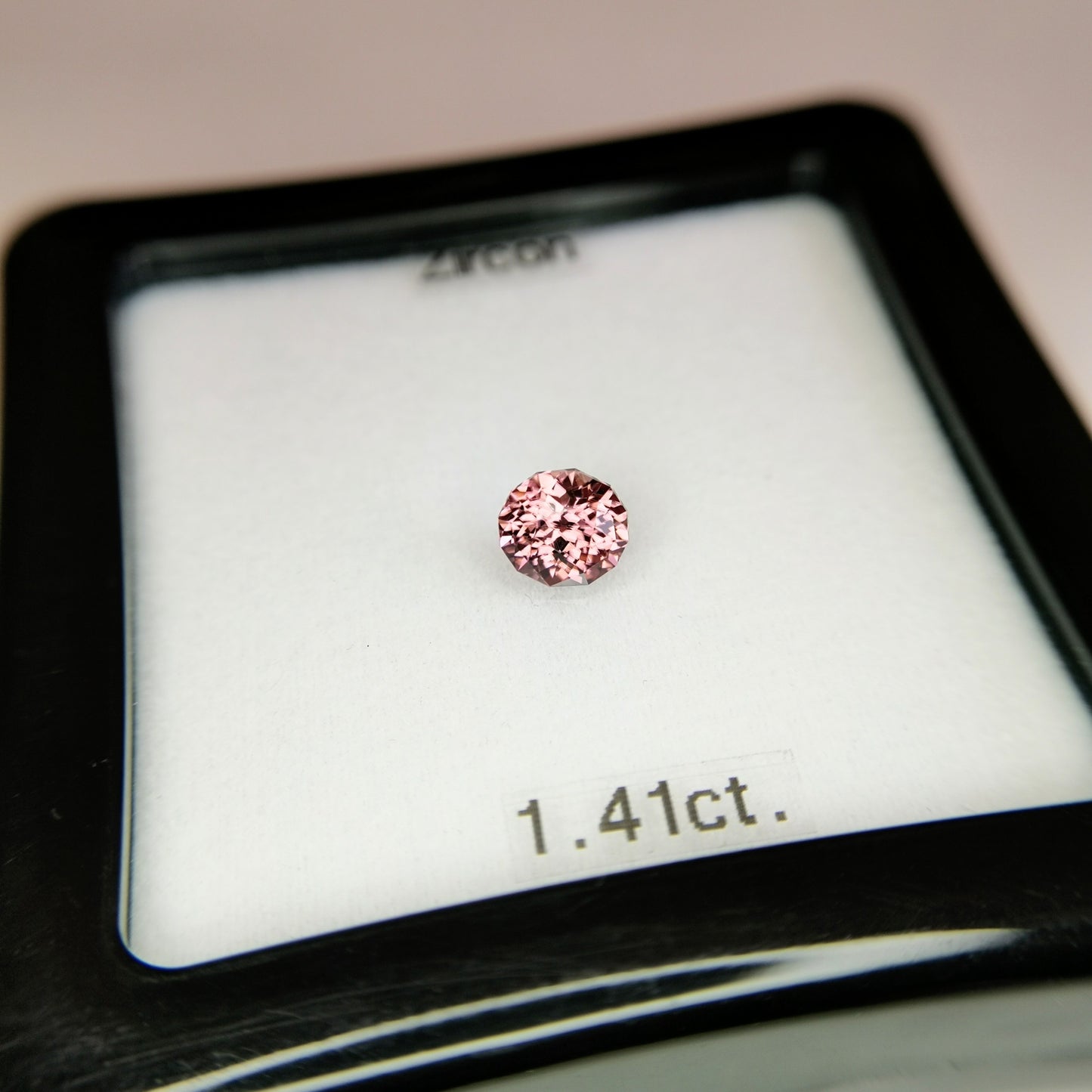 SOLD OUT【衝動買いプライス★GTJ新カッターPR企画】ヤオテン作品のテーブル小さいファンシーオーバル / ジルコン 1.41ct