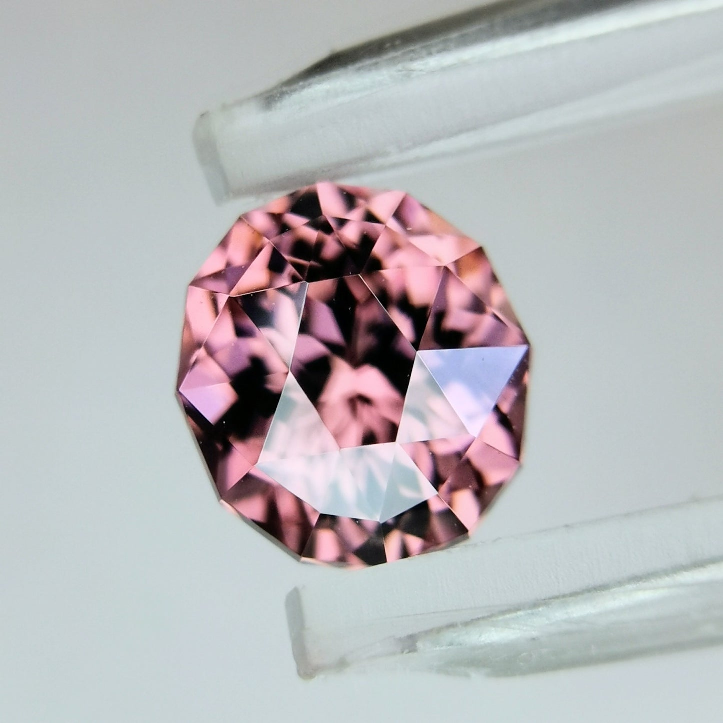 SOLD OUT【衝動買いプライス★GTJ新カッターPR企画】ヤオテン作品のテーブル小さいファンシーオーバル / ジルコン 1.41ct