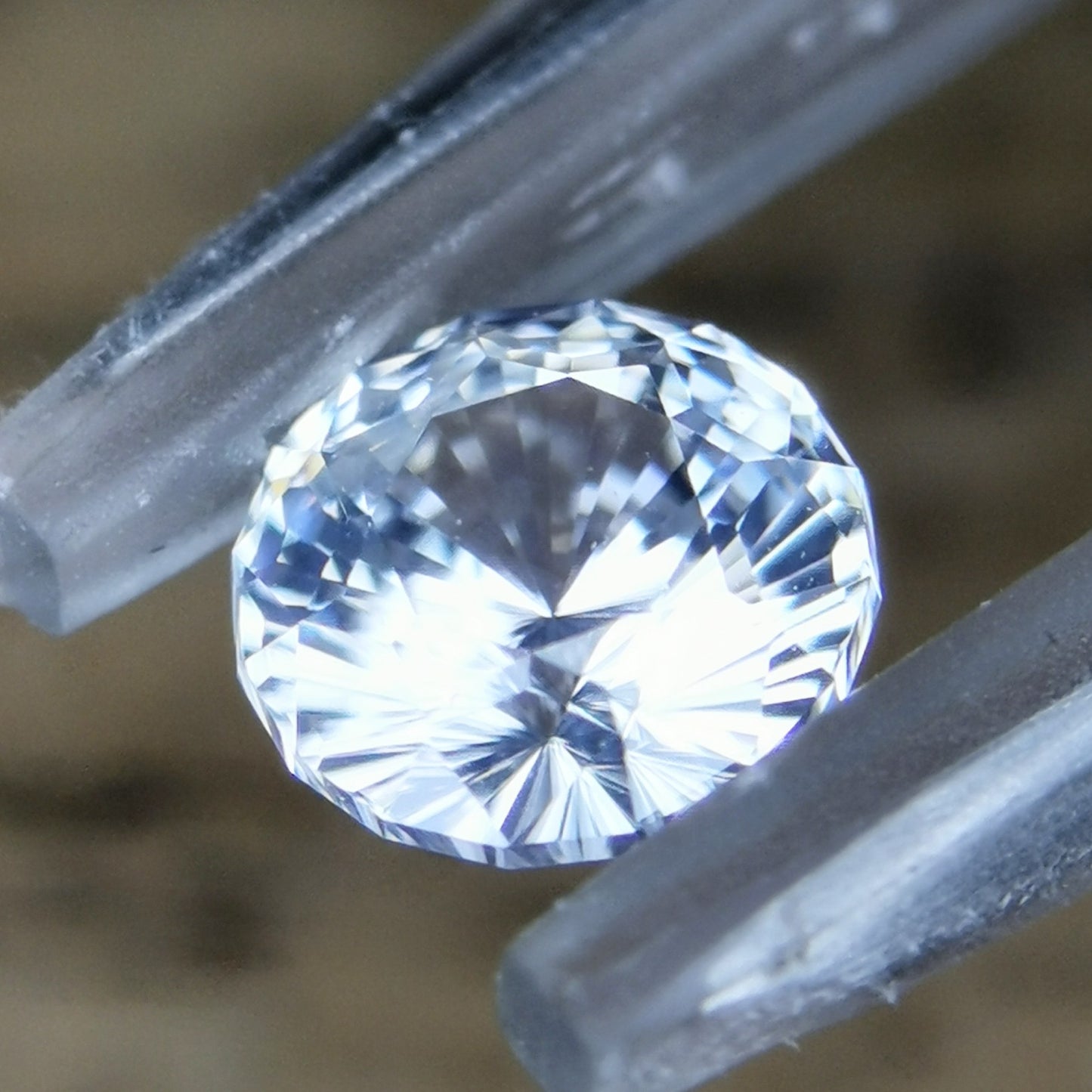 【お客さま専用】シルキーさが可愛い、横顔は透明度高い風信子石💎 / カラーレスジルコン 0.97ct