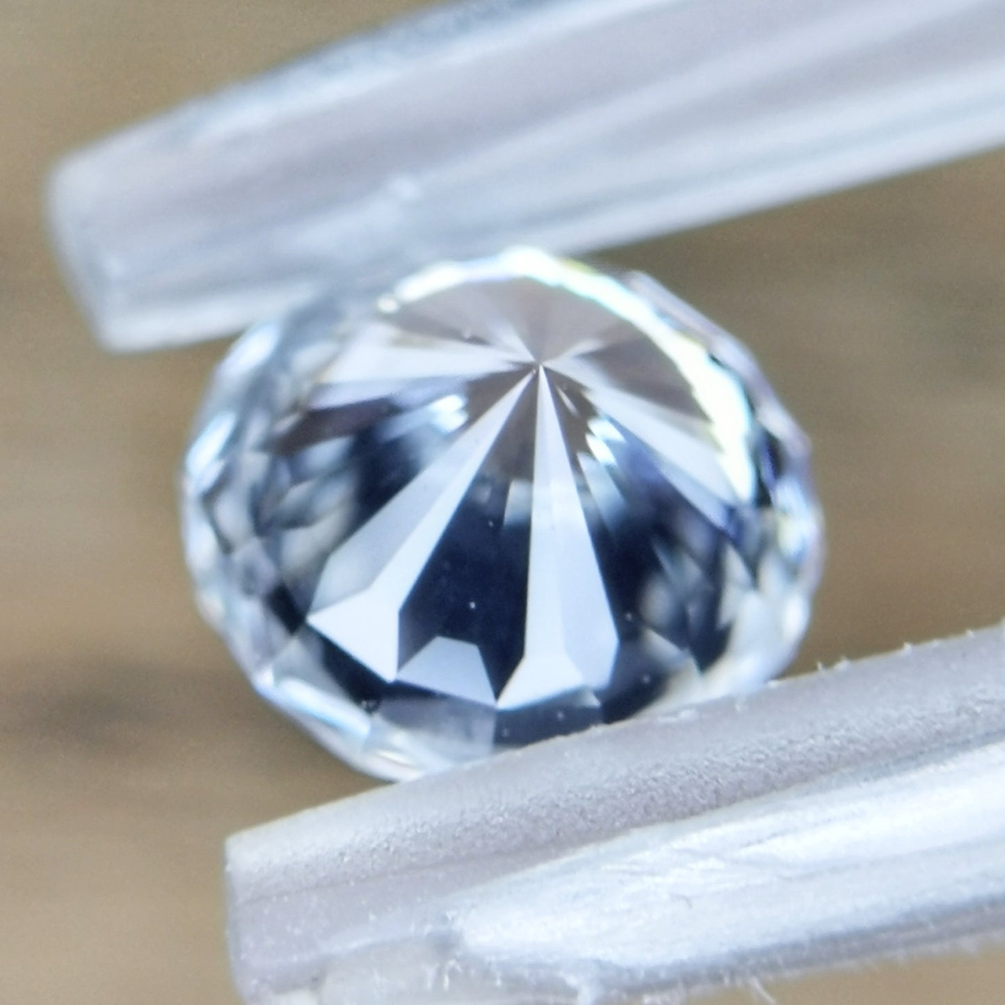 【お客さま専用】シルキーさが可愛い、横顔は透明度高い風信子石💎 / カラーレスジルコン 0.97ct