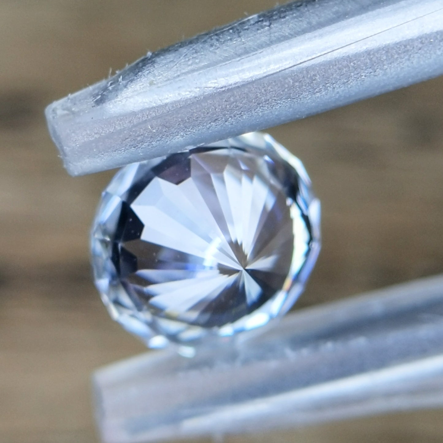 【お客さま専用】シルキーさが可愛い、横顔は透明度高い風信子石💎 / カラーレスジルコン 0.97ct