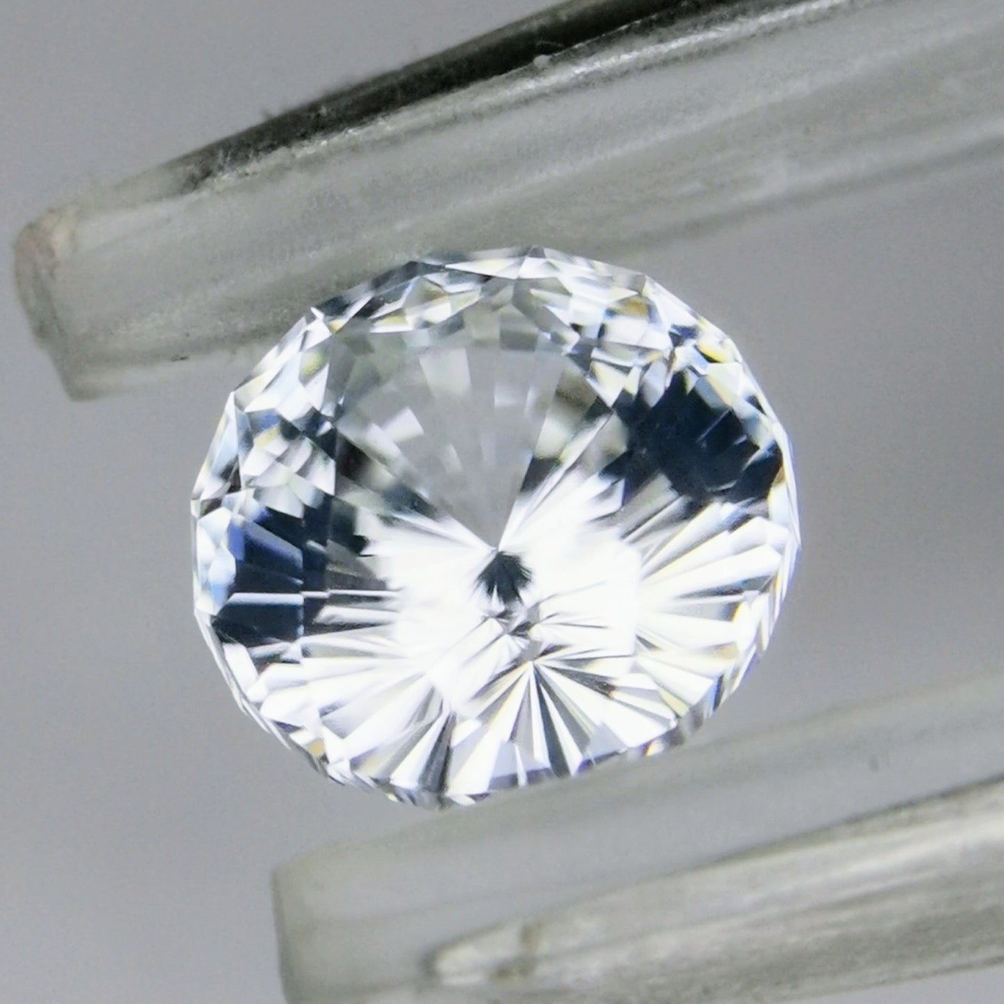 【お客さま専用】シルキーさが可愛い、横顔は透明度高い風信子石💎 / カラーレスジルコン 0.97ct