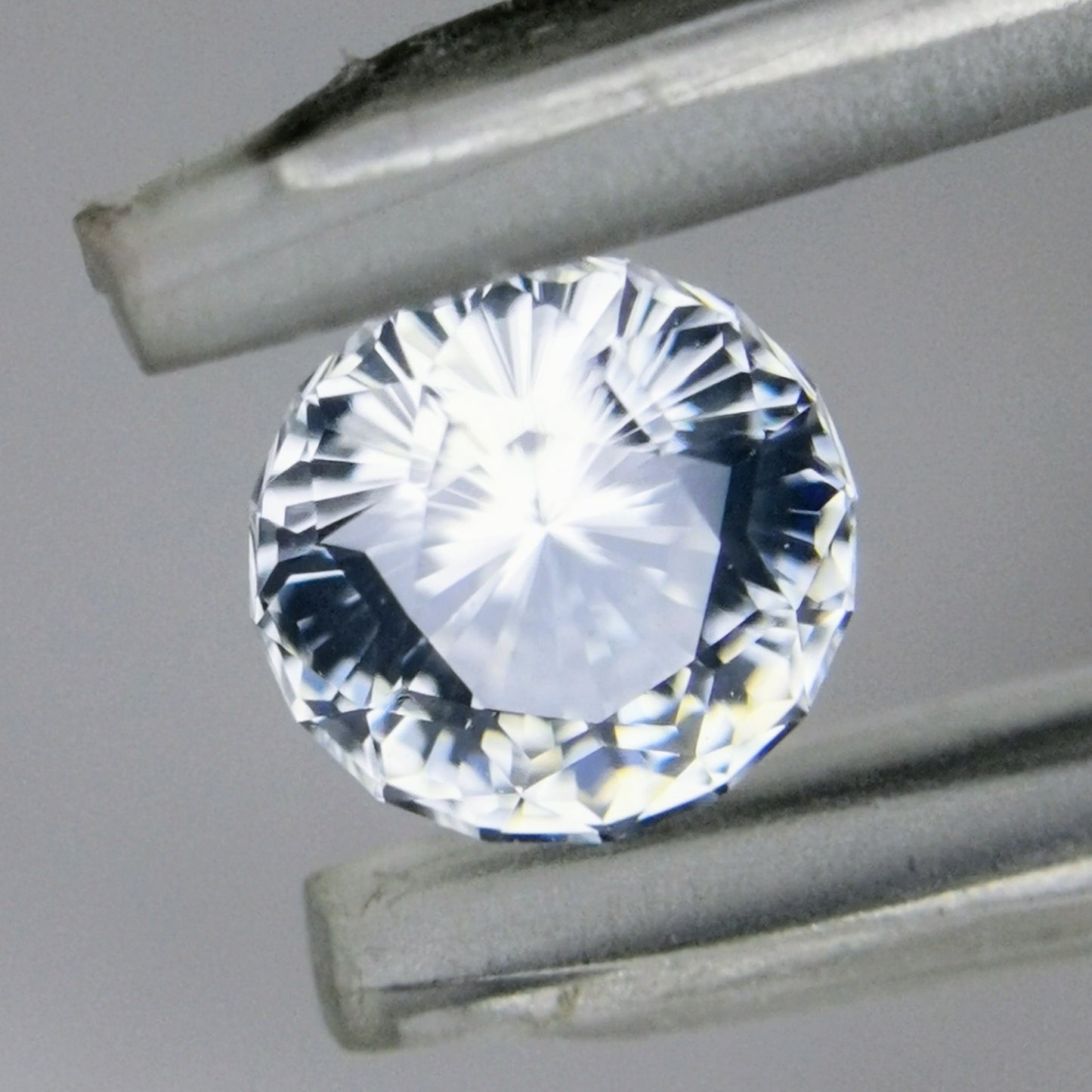 【お客さま専用】シルキーさが可愛い、横顔は透明度高い風信子石💎 / カラーレスジルコン 0.97ct